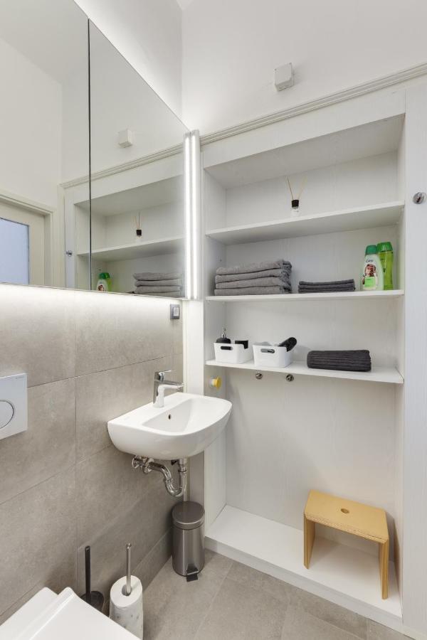City Center Apartment With Parking Любляна Экстерьер фото